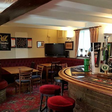 The Rose And Crown Hotell Huddersfield Exteriör bild