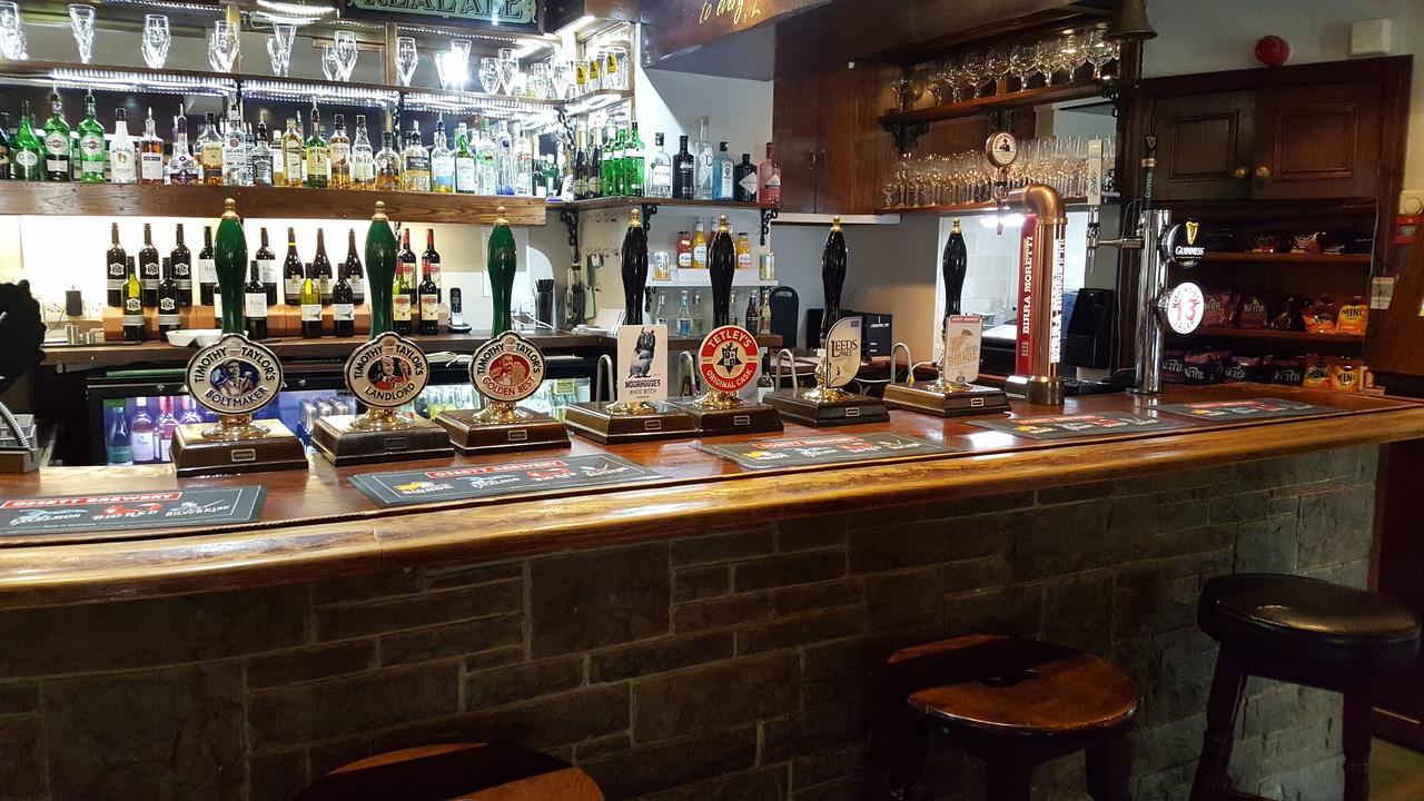 The Rose And Crown Hotell Huddersfield Exteriör bild