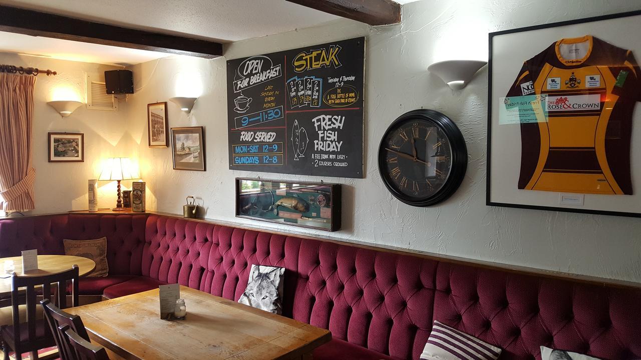 The Rose And Crown Hotell Huddersfield Exteriör bild